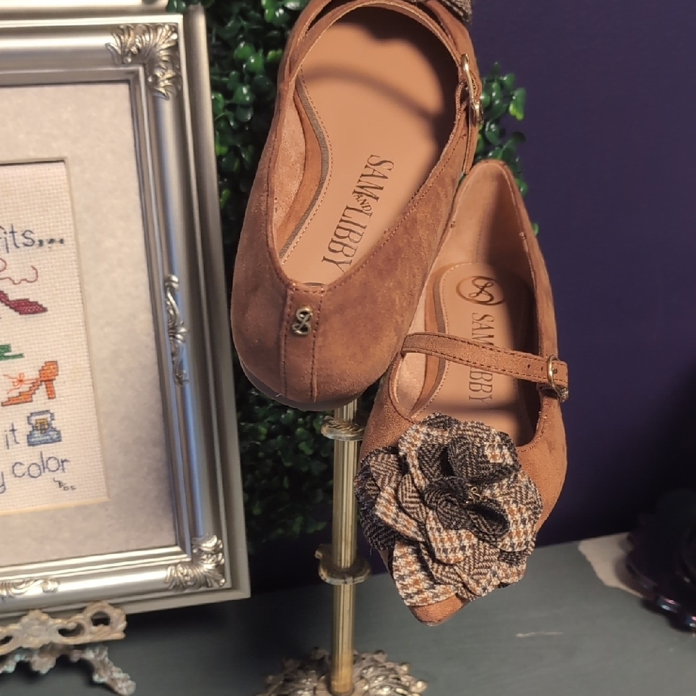 Sam & Libby Pointy Suede with Fall Floral Accent